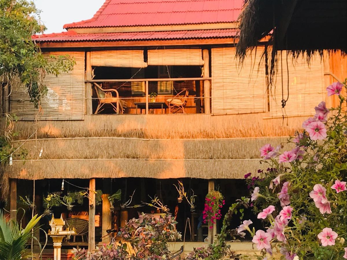 Retro Kampot Guesthouse Bagian luar foto