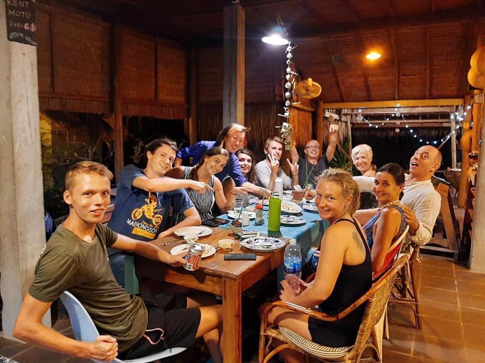 Retro Kampot Guesthouse Bagian luar foto