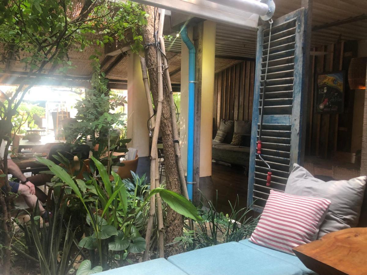 Retro Kampot Guesthouse Bagian luar foto