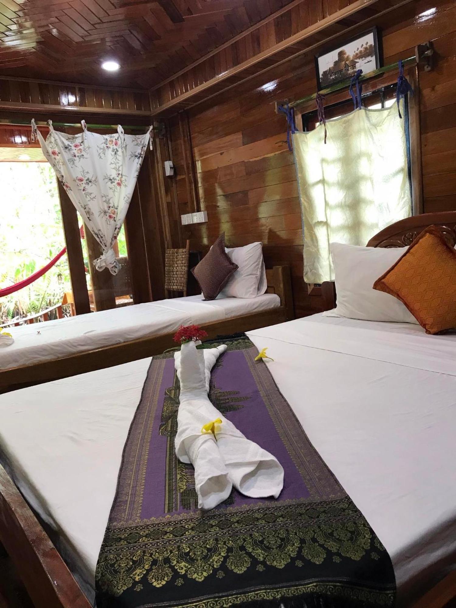 Retro Kampot Guesthouse Bagian luar foto