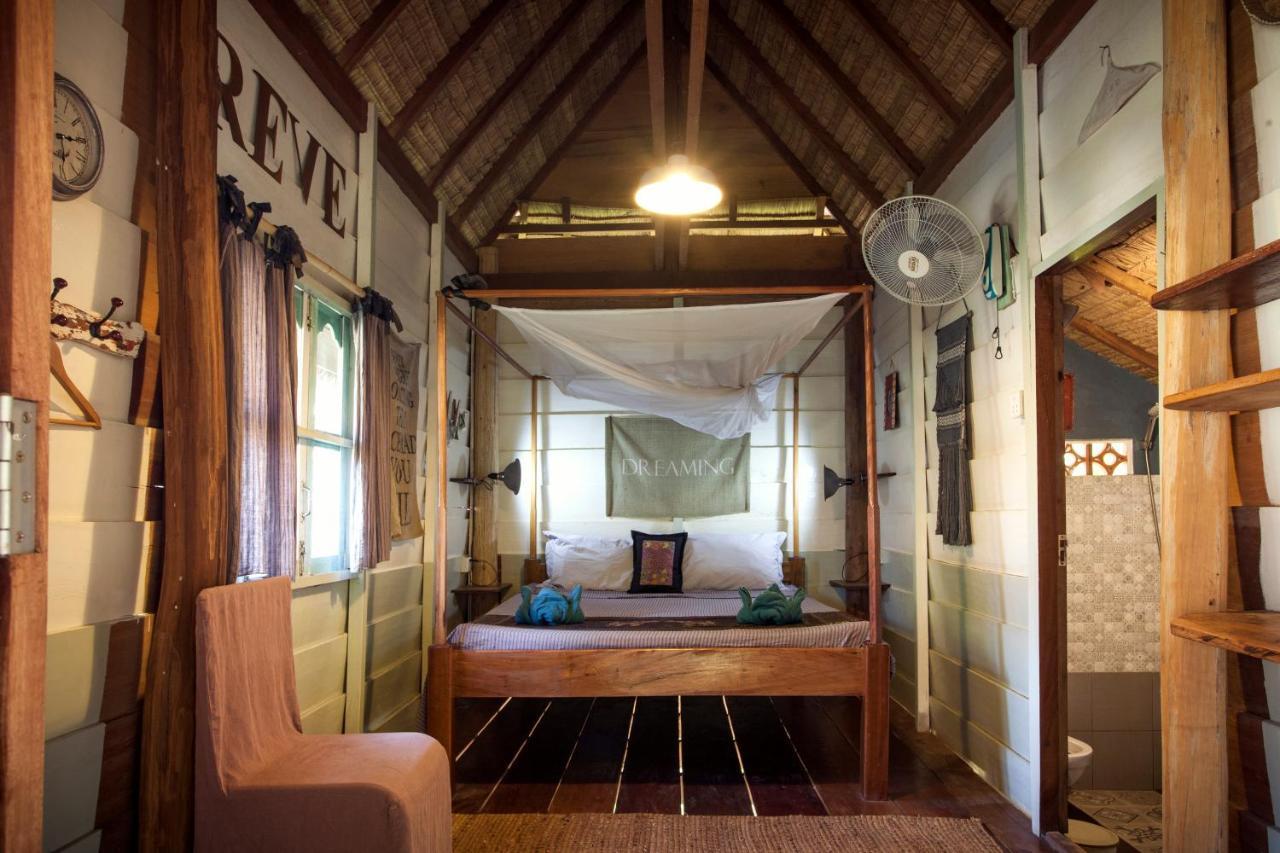 Retro Kampot Guesthouse Bagian luar foto